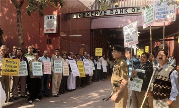 Employees of RBI holding silent demonstration