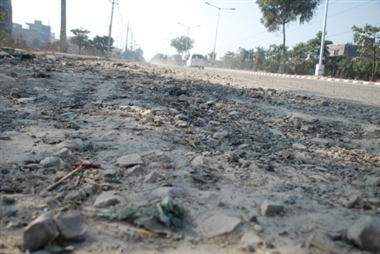 हरिद्वार रोड पर 956 गढ्डे - दैनिक जागरण