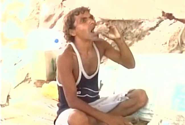 17 सालों से बालू और पत्थर खाकर भी एकदम फिट है ये शख्स - दैनिक जागरण