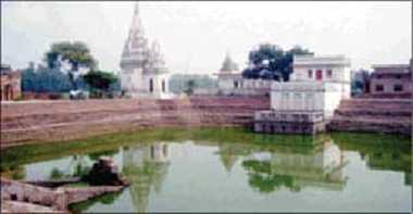 डेढ़ सौ वर्ष पुराना पौराणिक स्थल को चाहिए नजर-ए- इनायत Should one hundred year old legendary venue eye-e gracefully