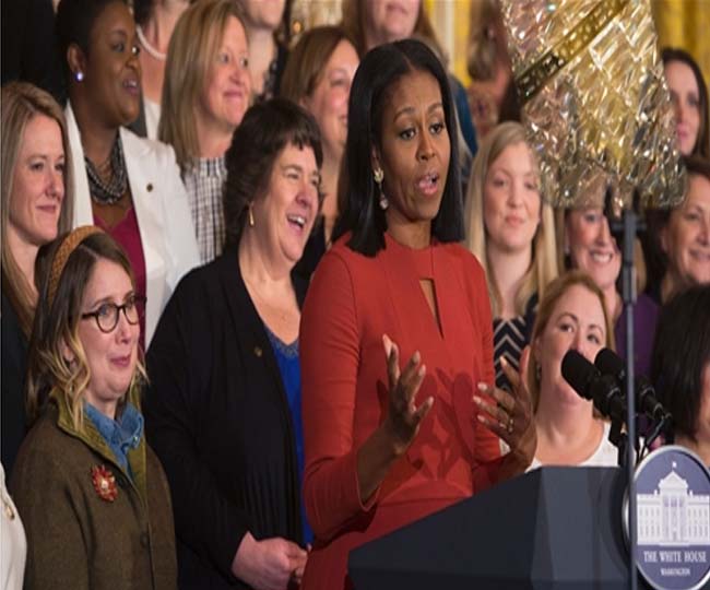 अपने आखिरी भाषण के दौरान अमेरिका की पहली महिला मिशेल ओबामा