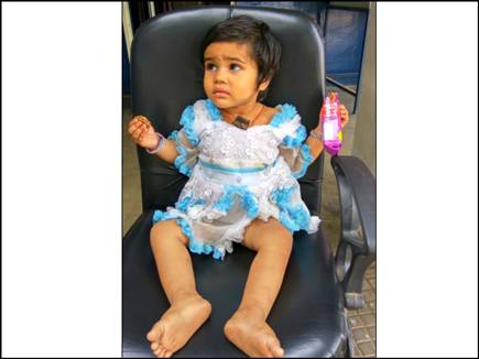 girl child on station 2017916 135720 16 09 2017