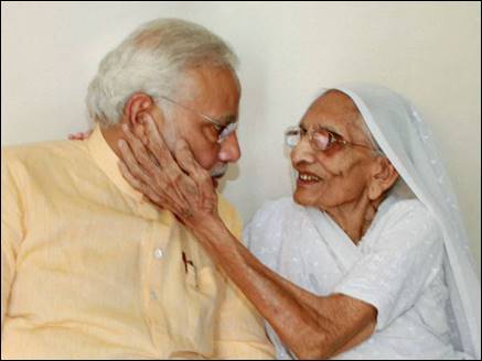 modi with mother hiraben 17 09 2017