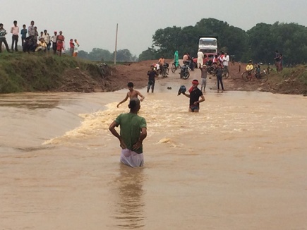 heavy rain in Rewa Satna and Sidhi districts a youth flowing into the ... - Nai Dunia