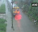 Mumbai Rains Live Update: मुंबई में आफत की बारिश, स्कूल-कॉलेज बंद, ट्रेने रद्द