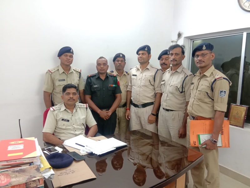 आर्मी में भर्ती करने के नाम पर रूपये लेने वाला फर्जी कैप्टन गिरफ्तार