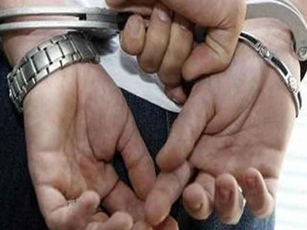 लोगों को अश्लील मैसेज भेजकर खुद का नंबर टीचर के नंबर पर डायवर्ट कर दिया 1 arrest