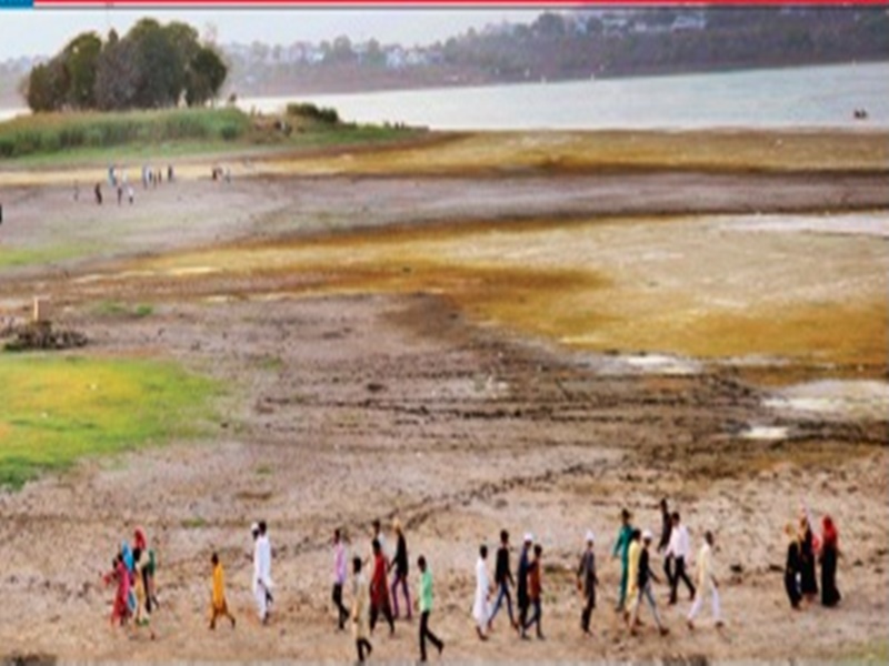 Bhopal Bada Talab : संकट में भोपाल का बड़ा तालाब, लोग पैदल ही पहुंचने लगे तकिया टापू