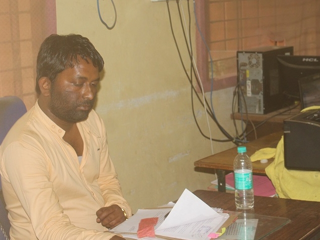 Balaghat: à¤à¤¿à¤²à¤¾ पà¤à¤à¤¾à¤¯à¤¤ à¤à¤¾ बाबॠ6 हà¤à¤¾à¤° à¤à¥ रिशà¥à¤µà¤¤ लà¥à¤¤à¥ à¤à¤¿à¤°à¤«à¥à¤¤à¤¾à¤°