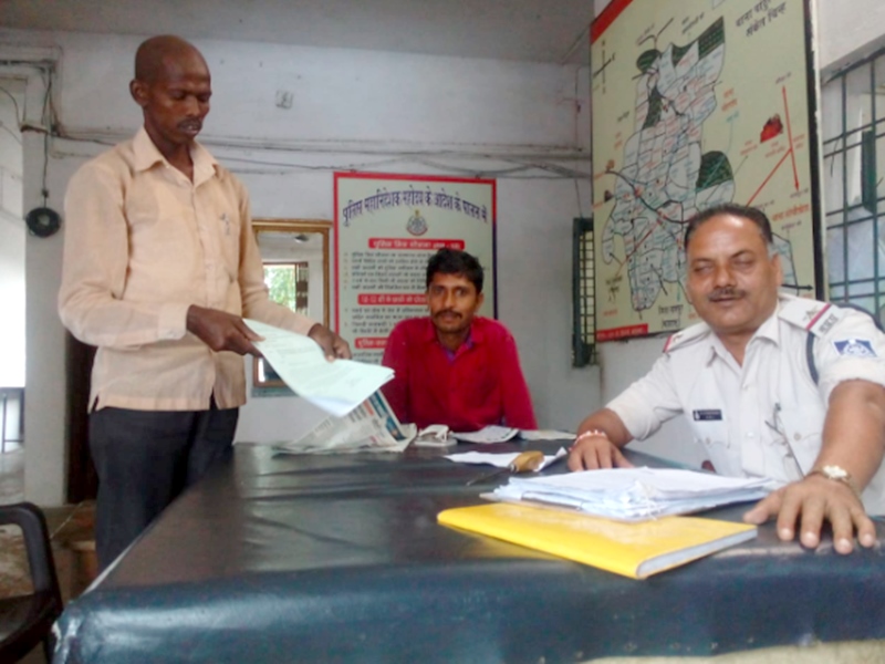 ATM Fraud : बà¥à¤à¤ à¤
धिà¤à¤¾à¤°à¥ बनà¤à¤° à¤à¤à¥à¤à¤® à¤à¥ à¤à¤¾à¤¨à¤à¤¾à¤°à¥ माà¤à¤à¥, à¤à¥à¤ दà¥à¤° बाद मà¥à¤¬à¤¾à¤à¤² पर à¤à¤¯à¤¾ à¤à¤¸à¤¾ मà¥à¤¸à¥à¤