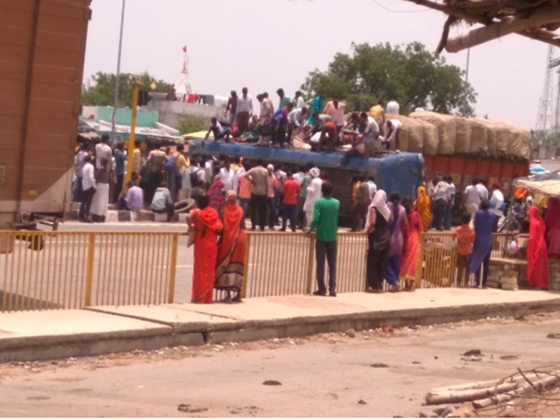 Bus Overturned in Shivpuri : à¤¶à¤¿à¤µà¤ªà¥à¤°à¥ à¤¸à¥ à¤¨à¤°à¤µà¤° à¤à¤¾ à¤°à¤¹à¥ à¤¬à¤¸ à¤ªà¤²à¤à¥, 40 à¤à¤¾à¤¯à¤²