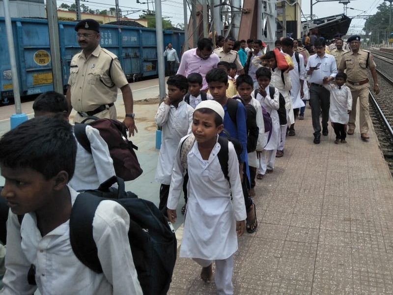 à¤°à¤¾à¤à¤¨à¤¾à¤à¤¦à¤à¤¾à¤à¤µà¤ 33 à¤®à¥à¤¸à¥à¤²à¤¿à¤® à¤¬à¤à¥à¤à¥à¤ à¤à¥ à¤¤à¤¸à¥à¤à¤°à¥ à¤à¥ à¤à¤¶à¤à¤à¤¾, à¤¹à¤¿à¤°à¤¾à¤¸à¤¤ à¤®à¥à¤ à¤¦à¥ à¤¯à¥à¤µà¤