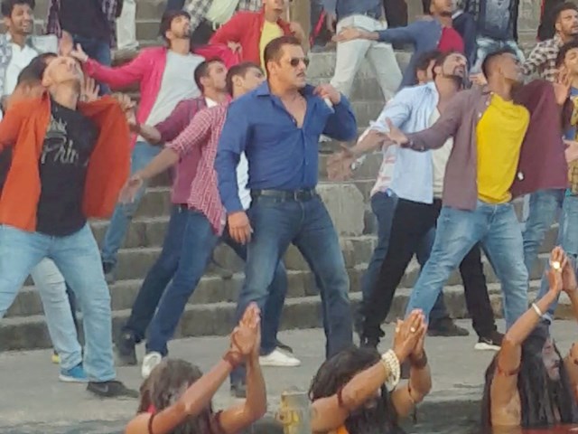 Dabangg 3 Movie: महà¥à¤¶à¥à¤µà¤° à¤à¥ à¤à¤¾à¤ पर शà¥à¤ हà¥à¤ à¤à¤¾à¤à¤à¤² साà¤à¤- हà¥à¤¡à¤¼-हà¥à¤¡à¤¼ दबà¤à¤-दबà¤à¤