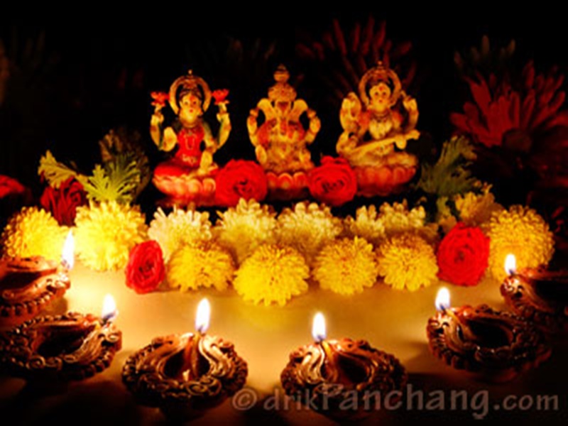 Diwali 2019 Puja Vidhi: दिपावली पर इस तरह करें महालक्ष्मी पूजन, इन वस्तुओं का करें प्रयोग