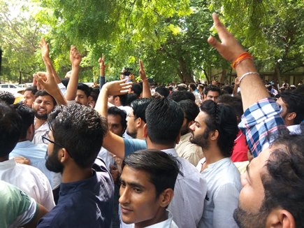 दिलà¥âलॠविशà¥âवविदà¥à¤¯à¤¾à¤²à¤¯ à¤à¤¾à¤¤à¥à¤° सà¤à¤ à¤à¥à¤¨à¤¾à¤µ मà¥à¤ लहराया ABVP नॠà¤à¥à¤¤ à¤à¤¾ परà¤à¤®