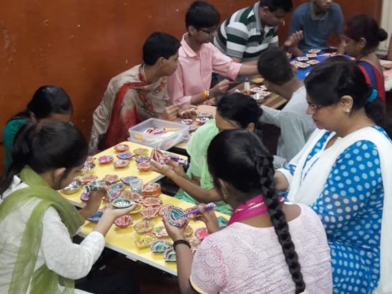 Diwali Festival 2019 : दिव्यांगों की मेहनत के दीपों से जगमगाएगी हमारी दीपावली