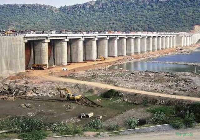 महाराष्ट्र में 26 बांध सूखे, भीषण जल संकट के बन रहे हालात