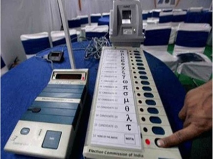 पाà¤à¤ राà¤à¥à¤¯à¥à¤ à¤à¥ à¤à¥à¤¨à¤¾à¤µ मà¥à¤ EVM पर पहलॠबार à¤à¤¨à¤²à¤¾à¤à¤¨ निà¤à¤°à¤¾à¤¨à¥, MP मà¥à¤ à¤à¤à¤¦à¥à¤° à¤à¥ à¤à¥à¤¨à¤¾