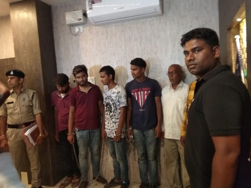 Janjgir News : 7 à¤²à¤¾à¤ à¤°à¥à¤ªà¤ à¤¸à¥ à¤à¥à¤¯à¤¾à¤¦à¤¾ à¤à¥ à¤¨à¤à¤²à¥ à¤¨à¥à¤ à¤¬à¤°à¤¾à¤®à¤¦, à¤à¤¿à¤°à¥à¤¹ à¤à¤¾ à¤ªà¤°à¥à¤¦à¤¾à¤«à¤¾à¤¶