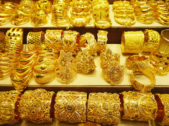 Gold, Silver Prices: à¤à¤¾à¤à¤¦à¥ मà¥à¤ 715 रà¥à¤ªà¤¯à¥ à¤à¤¾ à¤à¤¯à¤¾ à¤à¤à¤¾à¤², सà¥à¤¨à¥ मà¥à¤ à¤à¥ 90 रà¥à¤ªà¤¯à¥ à¤à¥ हà¥à¤ बढ़à¥à¤¤à¤°à¥