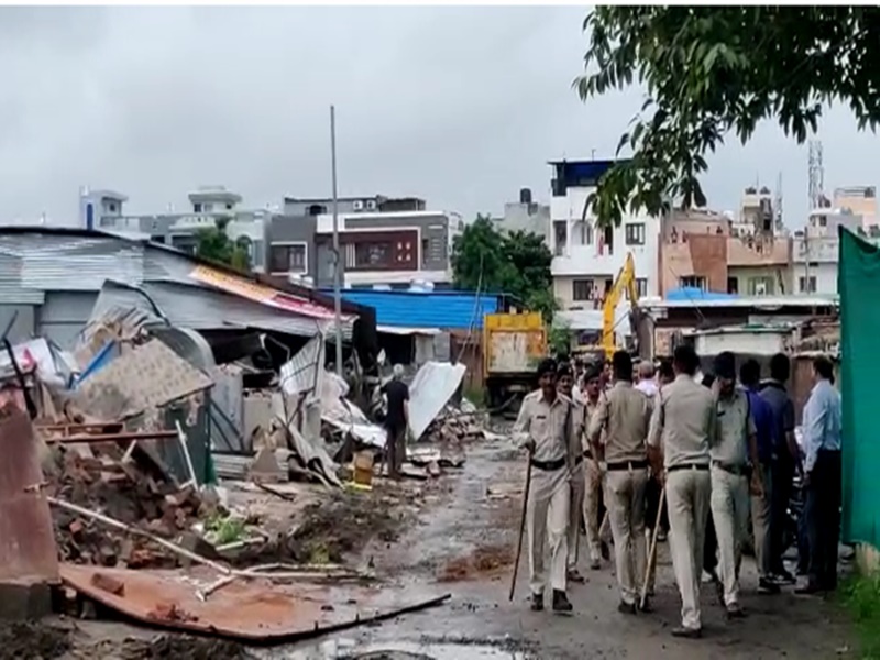 VIDEO : à¤à¤¿à¤¸ à¤à¥à¤à¤¡à¥ à¤¨à¥ à¤¬à¤à¥à¤à¥ à¤à¤¾ à¤®à¥à¤à¤¹ à¤à¤®à¥à¤¡ à¤®à¥à¤ à¤¡à¤¾à¤²à¤¾ à¤¥à¤¾, à¤à¤¸à¤à¥ à¤à¤µà¥à¤§ à¤®à¤à¤¾à¤¨ à¤ªà¤° à¤à¤²à¤¾ à¤¬à¥à¤²à¤¡à¥à¤à¤°