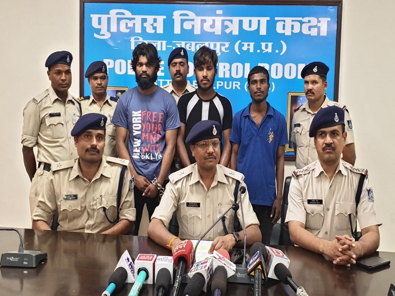 à¤à¤¬à¤²à¤ªà¥à¤° à¤®à¥à¤ à¤¤à¥à¤¨ à¤¤à¤¸à¥âà¤à¤° à¤à¤¿à¤°à¤«à¥à¤¤à¤¾à¤°, à¤¡à¥à¥ à¤²à¤¾à¤ à¤à¥à¤®à¤¤ à¤à¤¾ à¤à¤¾à¤à¤à¤¾ à¤à¤¬à¥âà¤¤