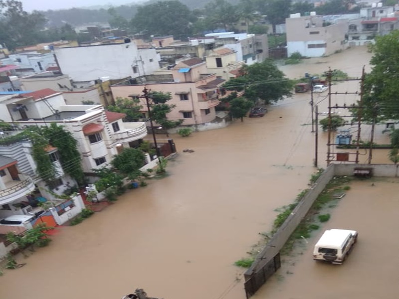 Chhattisgarh Heavy Rain : à¤à¤à¤¦à¤²à¤ªà¥à¤° à¤®à¥à¤ à¤­à¤¾à¤°à¥ à¤¬à¤¾à¤°à¤¿à¤¶, à¤¸à¥à¤à¥à¤²à¥à¤ à¤®à¥à¤ à¤à¥à¤à¥à¤à¥ à¤à¥à¤·à¤¿à¤¤, à¤¦à¥à¤à¥à¤ à¤¤à¤¸à¥à¤µà¥à¤°à¥à¤