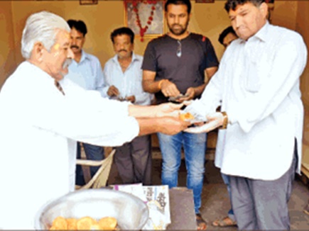 à¤à¤à¤¦à¥à¤° मà¥à¤ मिलतॠहà¥à¤, à¤à¤à¤à¥à¤¨à¤¿à¤¯à¤°, बम, बाबा à¤à¤° à¤à¥à¤¡à¤¼à¤¾ à¤à¤à¥à¤°à¥, à¤à¤¸à¥ पड़ॠनाम