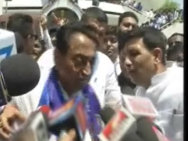 VIDEO: CM Kamal Nath नॠसरà¥à¤à¤® मà¤à¤¤à¥à¤°à¥ Jitu Patwari à¤à¥ लà¤à¤¾à¤ फà¤à¤à¤¾à¤°