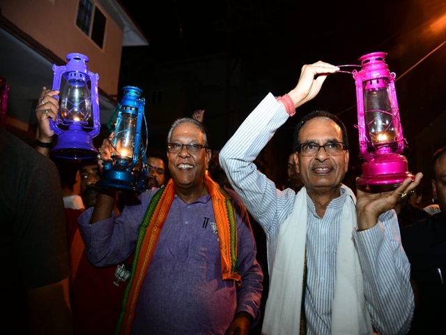 Power cut in Madhya Pradesh : à¤à¥à¤ªà¤¾à¤² मà¥à¤ à¤à¤¾à¤à¤ªà¤¾ नॠनिà¤à¤¾à¤²à¥ लालà¤à¥à¤¨ यातà¥à¤°à¤¾