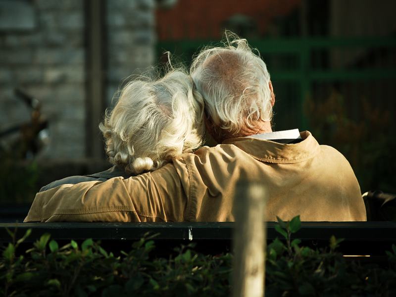 Love Story: à¤¶à¤¾à¤¦à¥ à¤à¥ 71 à¤¸à¤¾à¤² à¤¬à¤¾à¤¦ à¤à¤ à¤¹à¥ à¤¦à¤¿à¤¨ à¤¹à¥à¤ à¤ªà¤¤à¤¿-à¤ªà¤¤à¥à¤¨à¥ à¤à¥ à¤®à¥à¤¤, à¤ªà¤¢à¤¼à¥à¤ à¤¸à¤à¥à¤à¥ à¤ªà¥à¤¯à¤¾à¤° à¤à¥ à¤ªà¥à¤°à¥ à¤à¤¹à¤¾à¤¨à¥