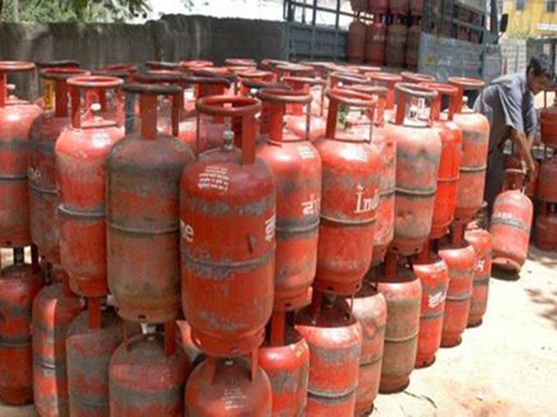 बिना सबà¥à¤¸à¤¿à¤¡à¥ वालॠLPG à¤à¥à¤¸ सिलà¥à¤à¤¡à¤° à¤à¥ दाम 100 रà¥à¤ªà¤ à¤à¤à¥, नठà¤à¥à¤®à¤¤à¥à¤ à¤à¤ सॠहà¥à¤à¤à¥ लाà¤à¥