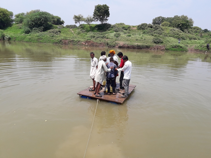 VIDEO : MP à¤à¥ à¤à¤¸ à¤à¤¾à¤à¤µ à¤®à¥à¤ à¤à¤¾à¤¨ à¤à¥à¤à¤¿à¤® à¤®à¥à¤ à¤¡à¤¾à¤²à¤à¤° à¤¨à¤¦à¥ à¤ªà¤¾à¤° à¤à¤°à¤¤à¥ à¤¹à¥à¤ à¤²à¥à¤
