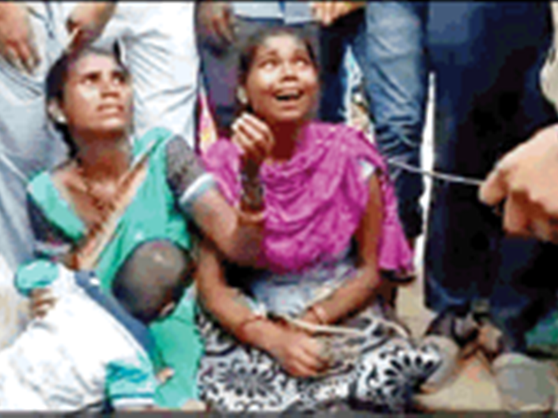 à¤¬à¤à¥à¤à¤¾ à¤à¥à¤°à¥ à¤à¥ à¤à¤¶à¤à¤à¤¾ à¤®à¥à¤ à¤®à¤¹à¤¿à¤²à¤¾ à¤à¥ à¤­à¥à¤¡à¤¼ à¤¨à¥ à¤ªà¥à¤à¤¾, à¤¹à¥à¤ à¤à¤¸à¤¾ à¤¹à¤¾à¤²