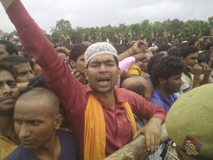 Modi started his speech in Bhojpuri language in gorakhpur 