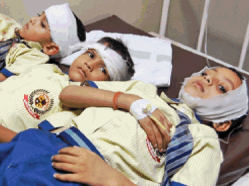 मुरैना में यात्री बस और स्कूल बस की टक्कर, 24 बच्चों सहित 38 घायल