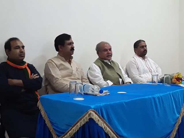 Lok Sabha Election 2019: नरà¥à¤à¤¦à¥à¤° सिà¤à¤¹ तà¥à¤®à¤° बà¥à¤²à¥- à¤à¤¿à¤¨à¤à¥ पास दिमाठनहà¥à¤ वहà¥à¤ à¤à¤°à¥à¤ª लà¤à¤¾à¤¤à¥ हà¥à¤ विà¤à¤¾à¤¸ नहà¥à¤ हà¥à¤
