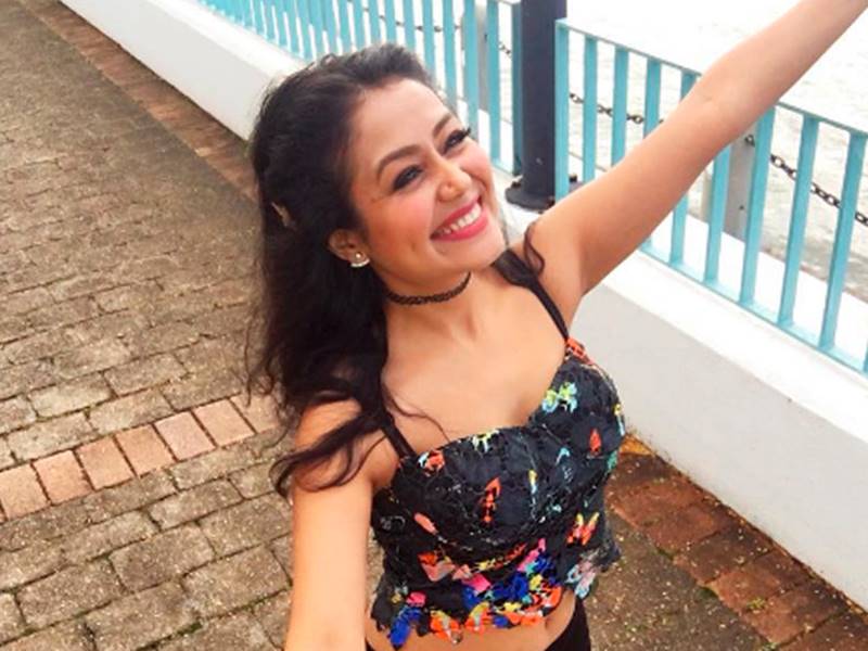 Neha Kakkar ने करवाया हॉट फोटोशूट, तस्वीरें हुई वायरल