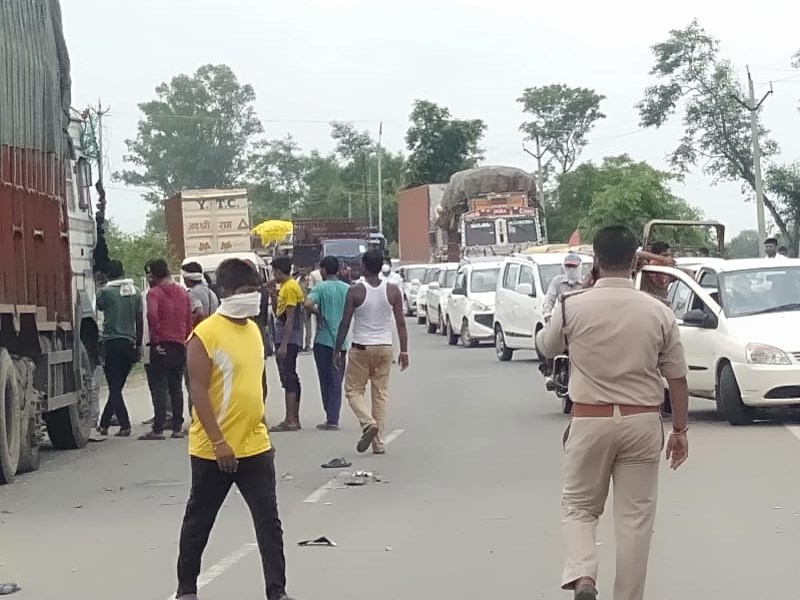 भिंड के गोहद में ट्रक की टक्कर से बाइक सवार तीन लोगों की मौत