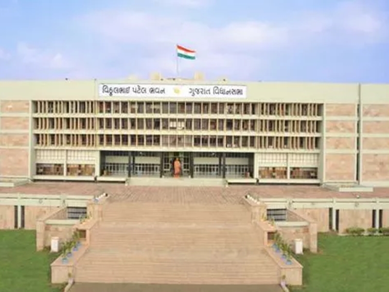 एयरलिफ्ट के बाद भी टूट रहे कांग्रेसी विधायक, पांच बागी हुए, तीन के इस्तीफा देने की अटकलें