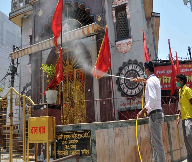 मंदिर को सैनिटाइज किया