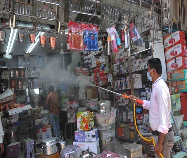 दुकान का सैनिटाइजेशन