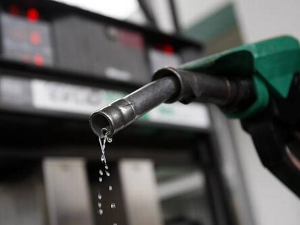 Petrol Price drop : नठसाल मà¥à¤ 16 रà¥à¤ªà¤ तठससà¥à¤¤à¤¾ हॠसà¤à¤¤à¤¾ हॠपà¥à¤à¥à¤°à¥à¤², à¤à¤¾à¤¨à¤¿à¤ à¤à¥à¤¸à¥