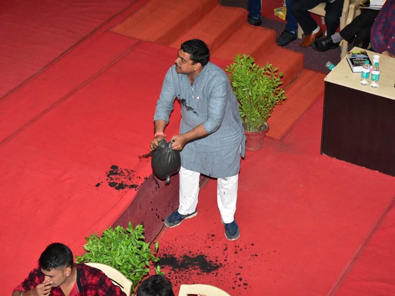 Raipur Municipal Corporation à¤à¥ à¤¸à¤­à¤¾ à¤®à¥à¤ à¤¹à¤à¤à¤¾à¤®à¤¾, à¤­à¤¾à¤à¤ªà¤¾ à¤ªà¤¾à¤°à¥à¤·à¤¦ à¤¨à¥ à¤«à¥à¤²à¤¾à¤¯à¤¾ à¤à¥à¤à¥