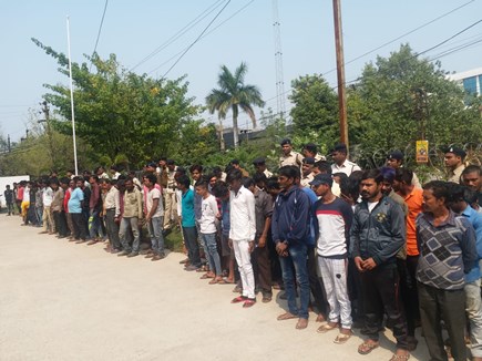 VIDEO: Raipur Police नॠ3 à¤à¤à¤à¥ मà¥à¤ पà¤à¤¡à¤¼à¥ 200 बदमाश