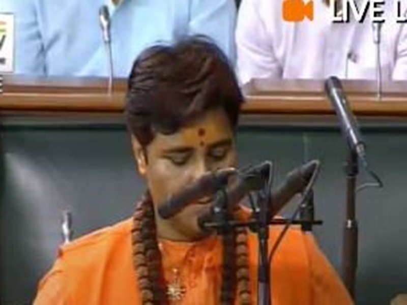 Parliament Session 2019: à¤ªà¥à¤°à¤à¥à¤à¤¾ à¤ à¤¾à¤à¥à¤° à¤¨à¥ à¤¸à¤à¤¸à¥à¤à¥à¤¤ à¤®à¥à¤ à¤²à¥ à¤¶à¤ªà¤¥, à¤µà¤¿à¤ªà¤à¥à¤· à¤¨à¥ à¤à¤¸ à¤¬à¤¾à¤¤ à¤ªà¤° à¤à¤¿à¤¯à¤¾ à¤¹à¤à¤à¤¾à¤®à¤¾