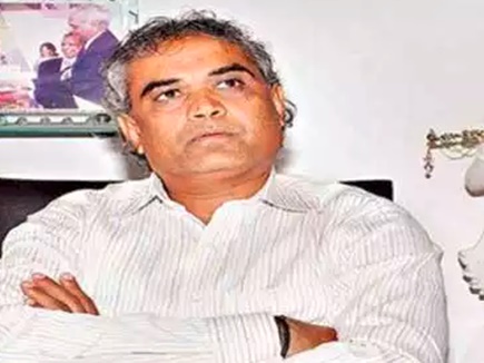 दिवालॠपर 600 à¤à¤°à¥à¤®à¤à¤¾à¤°à¤¿à¤¯à¥à¤ à¤à¥ à¤à¤¾à¤° à¤à¤¿à¤«à¥à¤ à¤à¤°à¥à¤à¤à¥ सà¥à¤°à¤¤ à¤à¥ हà¥à¤°à¤¾ वà¥à¤¯à¤¾à¤ªà¤¾à¤°à¥