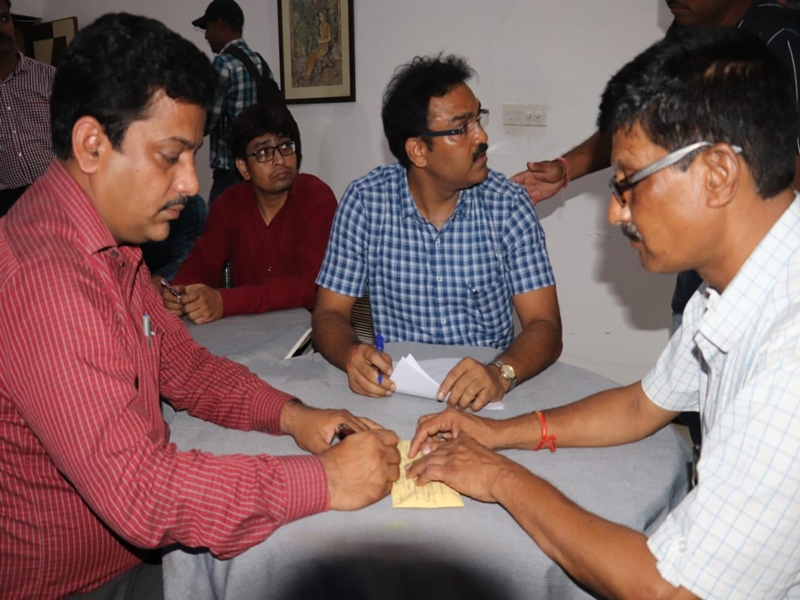 Bribe Case in Shivpuri : à¤¶à¤¿à¤µà¤ªà¥à¤°à¥ à¤®à¥à¤ 1 à¤²à¤¾à¤ 17 à¤¹à¤à¤¾à¤° à¤à¥ à¤°à¤¿à¤¶à¥à¤µà¤¤ à¤²à¥à¤¤à¥ à¤¸à¥à¤à¤®à¤ à¤à¤¿à¤°à¤«à¥à¤¤à¤¾à¤°