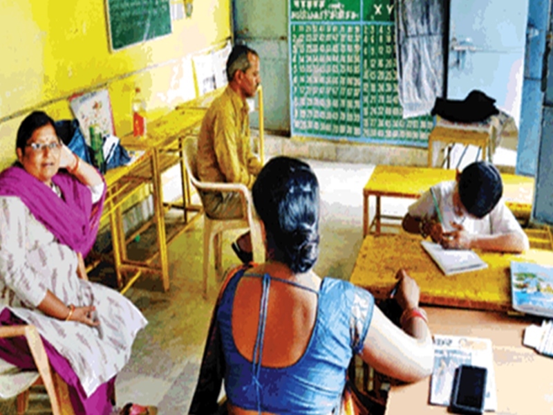 भोपाल के स्कूल में एक छात्र को पढ़ाने के लिए तीन शिक्षक, एक कमरे में 5