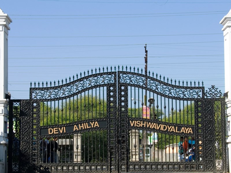 डीएवीवी के योगा विभाग में पहली बार होगा प्लेसमेंट, चार लाख का पैकेज ऑफर होगा